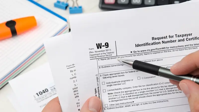 ¿Qué es el formulario W-9 del IRS en español? | Guía 2025 – H&amp;CO